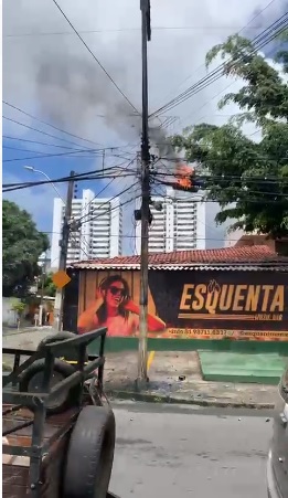 POSTE EM CAMPO GRANDE PEGA FOGO DEIXANDO ALGUMAS LOCALIDADES SEM ENERGIA ELÉTRICA E PROVEDORES DE INTERNET